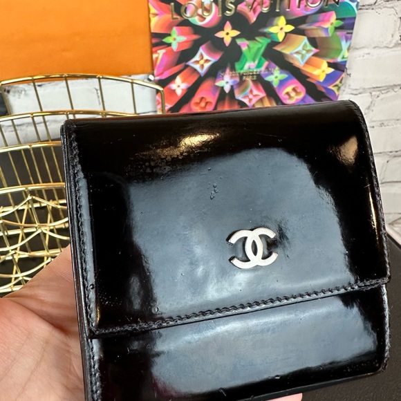 Chanel black patent leather bifold wallet - Picture 3 of 16